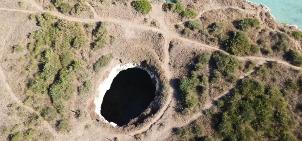 showing the image of dead sea crisis