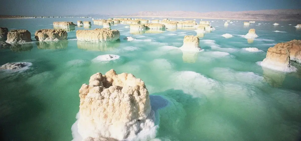 showing the image of dead sea