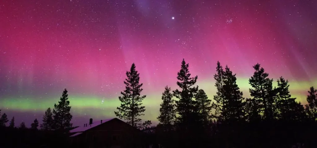 showing the image of aurora