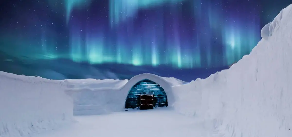 showing the image of aurora