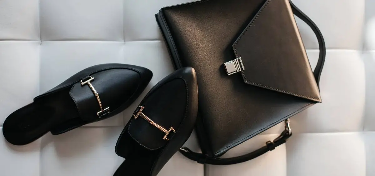 Showing the image of Apple Leather