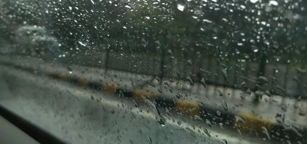 Showing the image of delhi rain