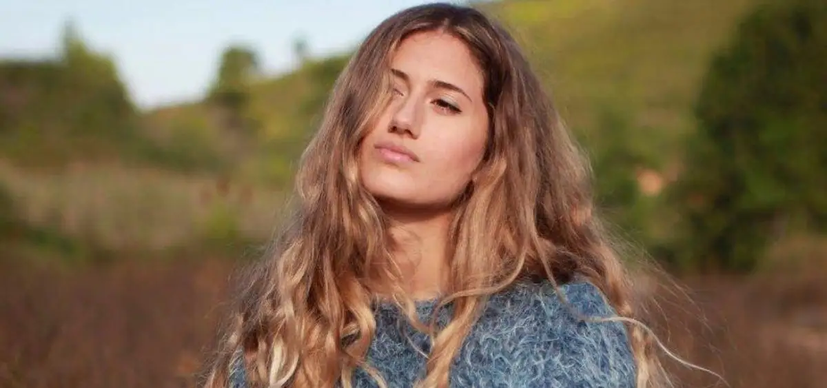 showing the image of sustainable fashion influencers